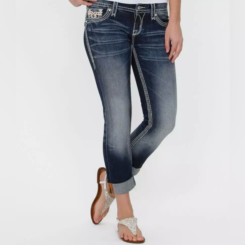 Rue‎ 21 women’s size 3/4 denim crop jeans with embroidery pockets